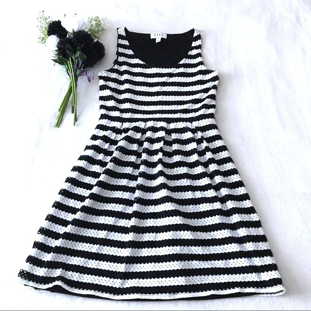 Elle Striped Dress Size 6 Black White